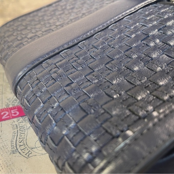 Banana Republic Navy Blue Cross Body Shoulder Bag Basket Weave Flap Closure - Picture 12 of 16